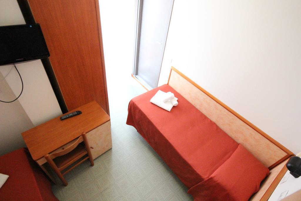 Hotel Merkury Torre Pedrera Quarto foto